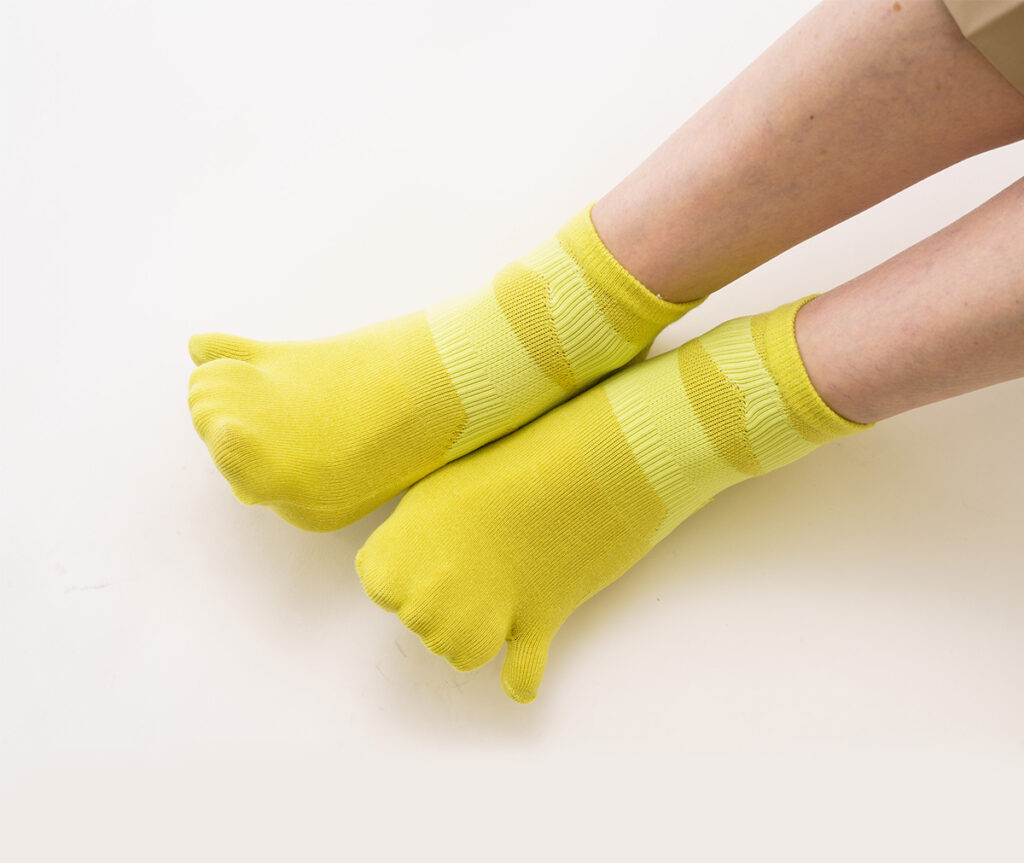 履くだけで足から身体が整い
よりスタイル良く歩ける靴下